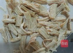 腐竹炒肉的做法图解2