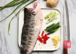 回锅黑鱼片的做法图解1