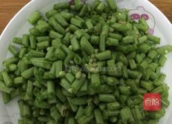 橄榄菜炒豆角的做法图解2