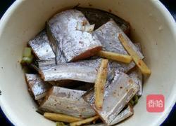 麻辣香酥带鱼的做法图解1