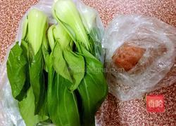 油菜炒肉片的做法图解1