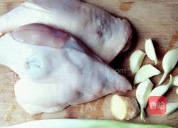 剁椒蒸鸭腿的做法图解1