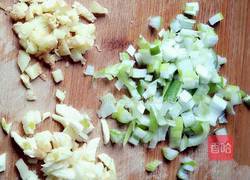 剁椒蒸鸭腿的做法图解3