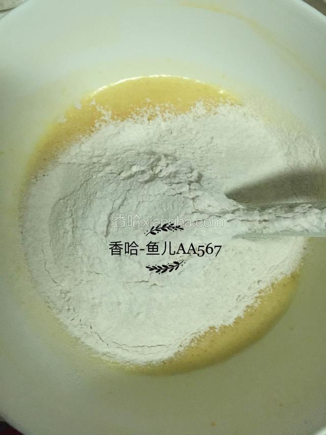 筛入低粉拌匀。