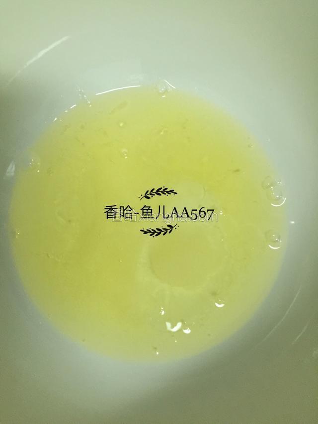 蛋白加白糖打发。