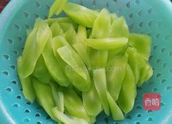 肉片炒莴苣的做法图解1