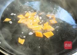 西蓝花拌银耳的做法图解3