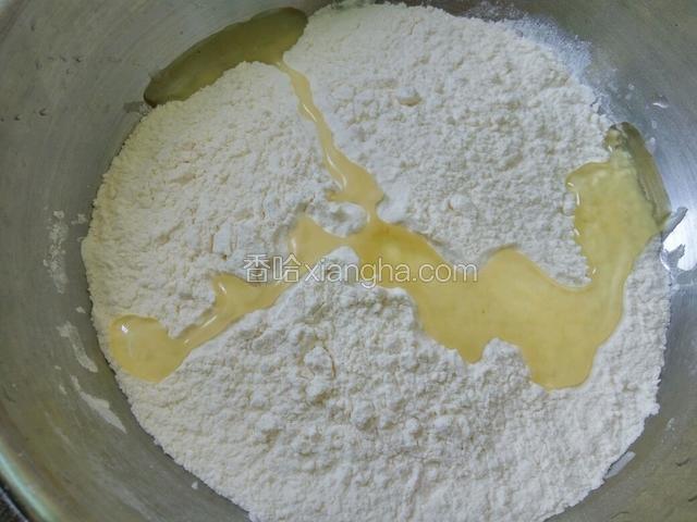 面粉加一勺食用油