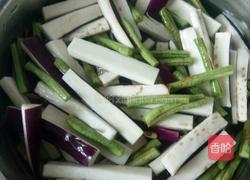 茄子烧豆角的做法图解1
