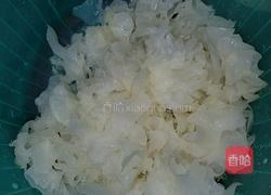 芡实百合枸杞银耳汤的做法图解2