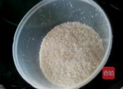 微波炉煮米饭方法的做法图解1