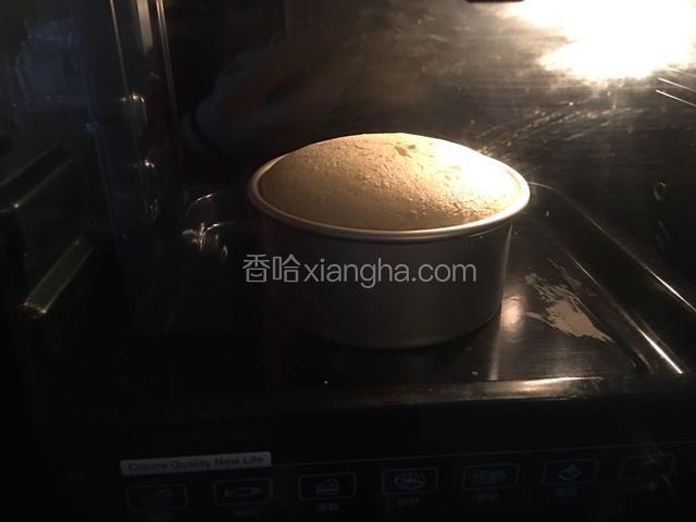 这是烤了25分钟，这时候，可以将温度调高20度，烤上色