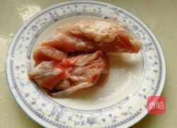 猪肉大丸子的做法图解1