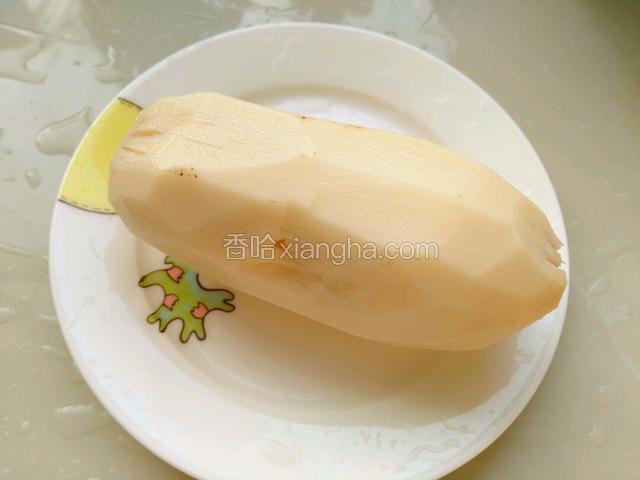 去皮莲藕一块。