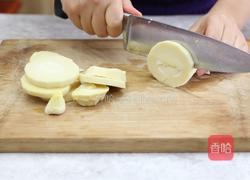 冬笋肘子汤的做法图解2