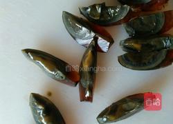 凉拌辣椒皮蛋的做法图解2