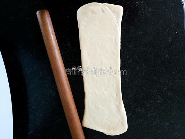 再次擀开擀长。