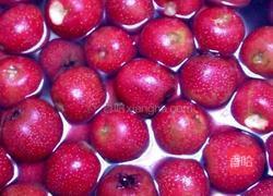 山楂果酱的做法图解1