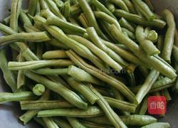 蒜香龙须豆角的做法图解1