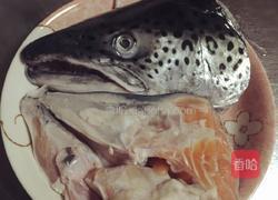 三文鱼头味噌汤的做法图解1