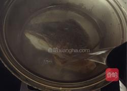 三文鱼头味噌汤的做法图解4