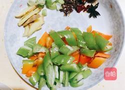 炒辣子鸡（鲁菜）的做法图解2