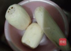 猪肘子炖藕的做法图解2