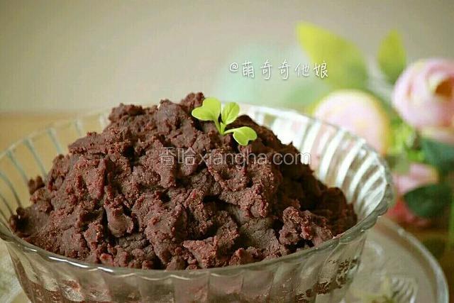 红豆沙是自制的，喜欢可以参考我的菜谱《自制红豆沙》。