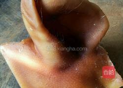 香芹炒腊猪头肉的做法图解1