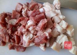 蚕豆烧肉的做法图解1