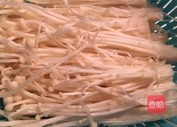 豆皮卷金针菇的做法图解1