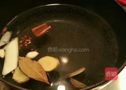 扒肘子的做法图解3