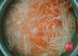 青椒土豆胡萝卜丝的做法图解4