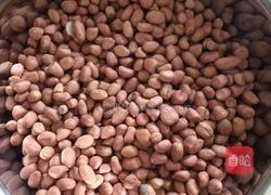 凉拌五香花生的做法图解1