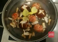 香菇肉丸粉丝汤的做法图解5