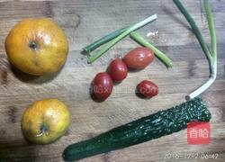 金鱼水果拼盘的做法图解1