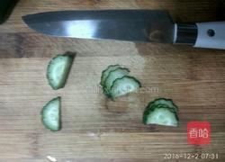 金鱼水果拼盘的做法图解2