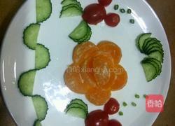 金鱼水果拼盘的做法图解3
