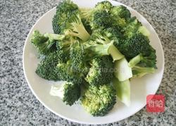 蒜蓉西兰花的做法图解1