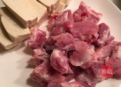 排骨蒸豆腐的做法图解1