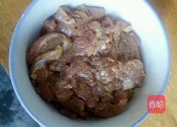 肉片菌菇汤的做法图解1