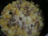 腌肉土豆焖饭的做法[图]