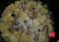 腌肉土豆焖饭的做法图解8