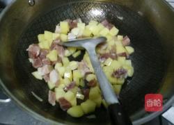 腌肉土豆焖饭的做法图解4