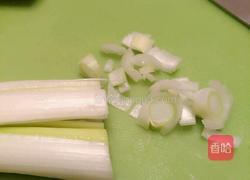 土豆炒小芹的做法图解2