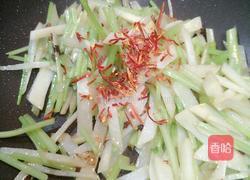 土豆炒小芹的做法图解5