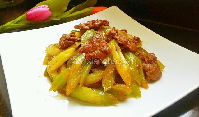 孜然牛肉炒西芹