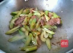 孜然牛肉炒西芹的做法图解9