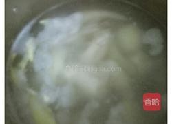 软骨鱼瘦肉汤的做法图解2