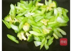 鱿鱼炒西芹的做法图解3